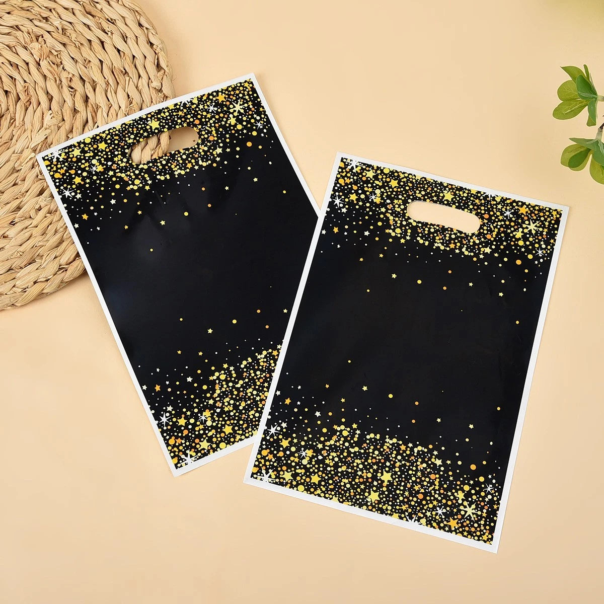 Black Gold Party Gift Loot Bags Plastic 10 Pack